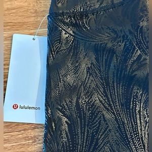 Lululemon Crop Shine Leggings 🌟